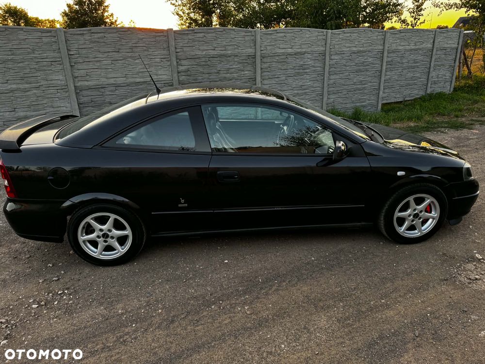 Opel Astra 2.2 Sport - 3