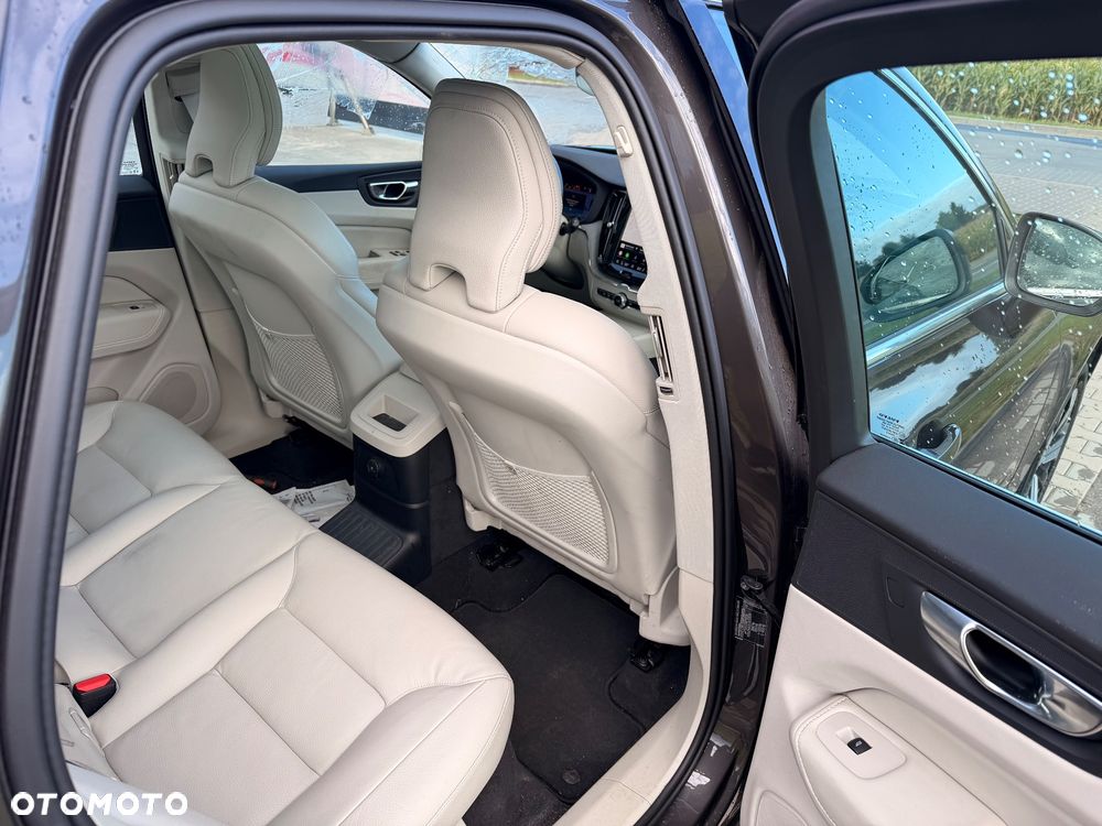 Volvo XC 60 T6 Plug-In Hybrid AWD Plus Bright - 8