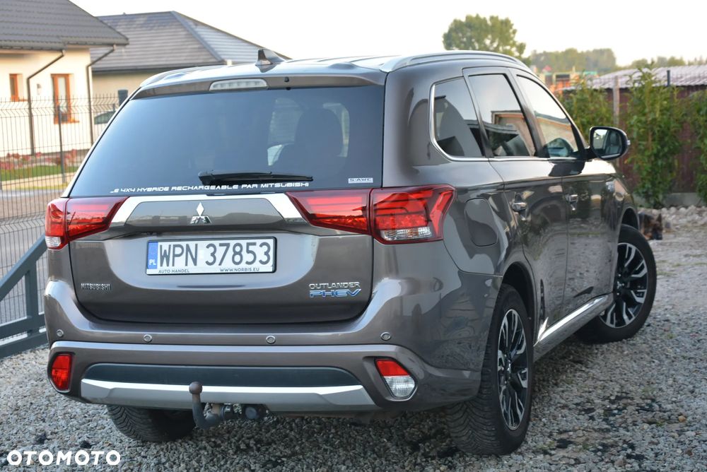Mitsubishi Outlander 2.0 4WD Plug-In Hybrid - 18