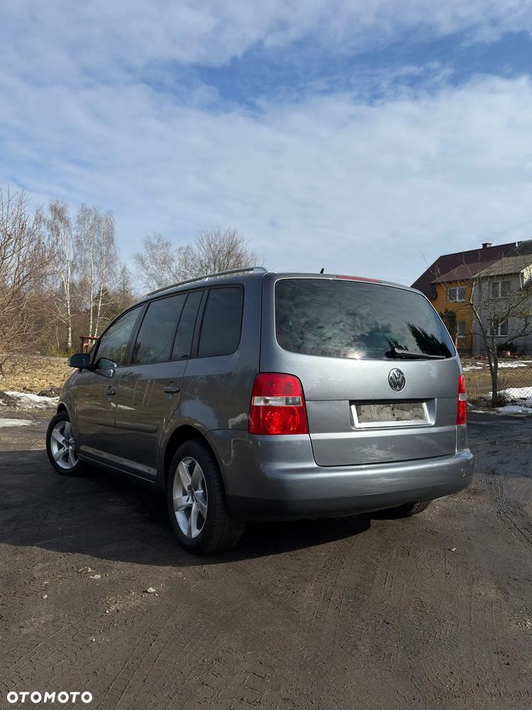 Volkswagen Touran - 5