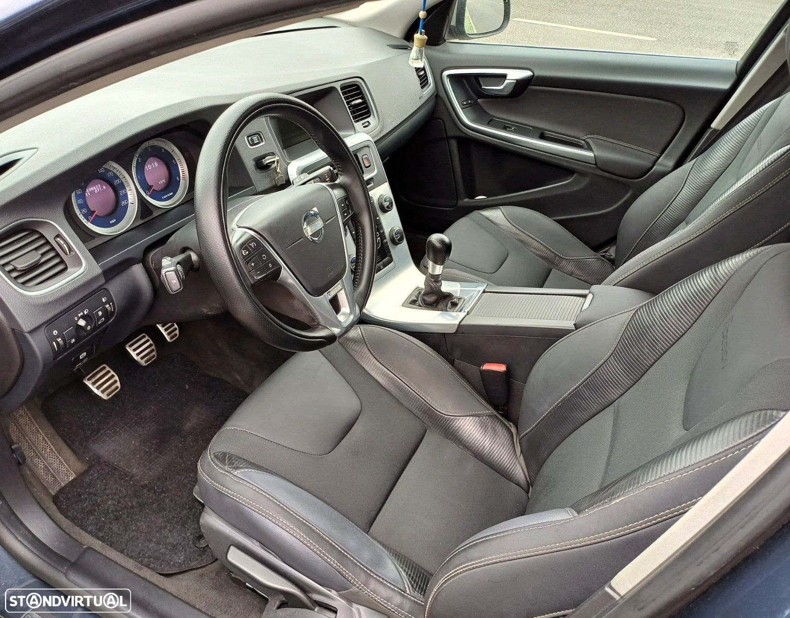 Volvo V60 1.6 D2 R-Design Momentum - 6