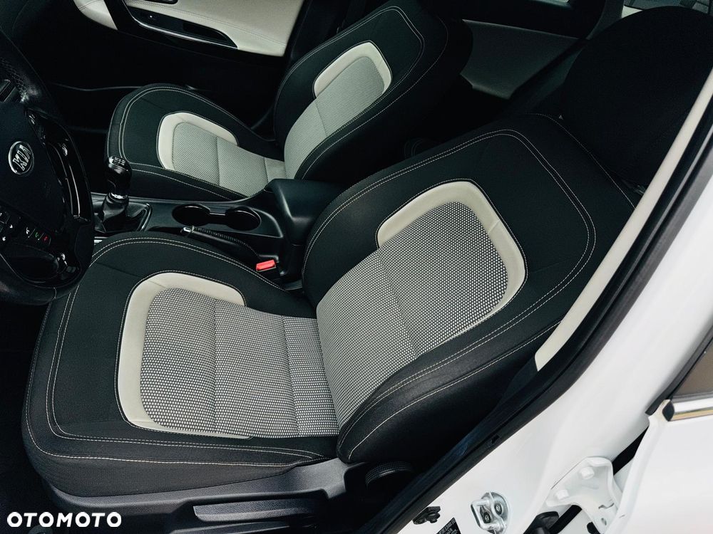 Kia Ceed 1.6 GDI Dream Team Edition - 18