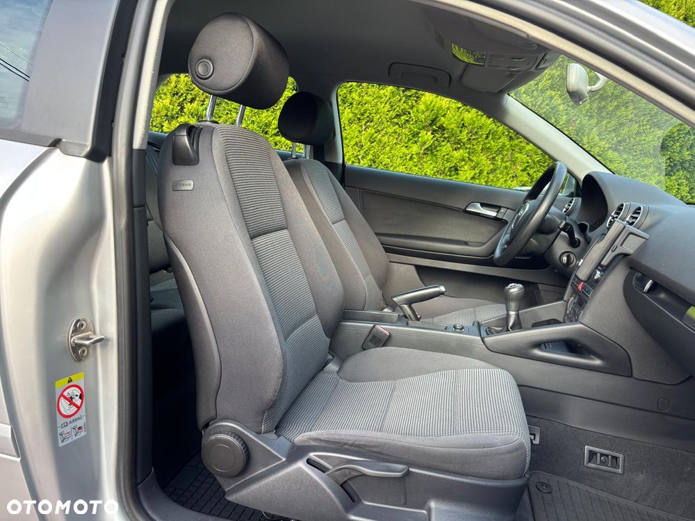 Audi A3 3-drzwiowe 1.6 Ambition - 7