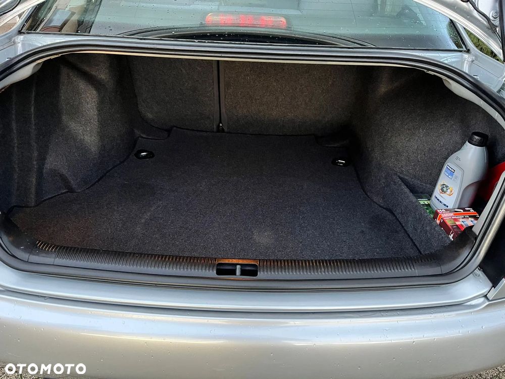 Audi A4 Limousine - 15