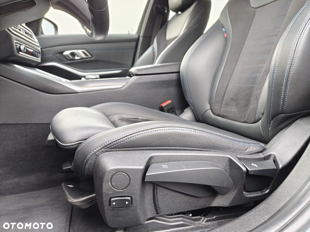 BMW Seria 3 318i M Sport - 29