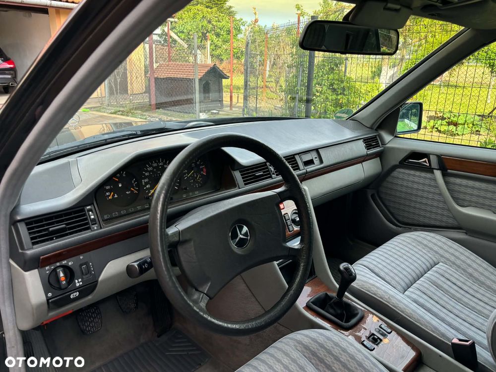 Mercedes-Benz W124 (1984-1993) - 12