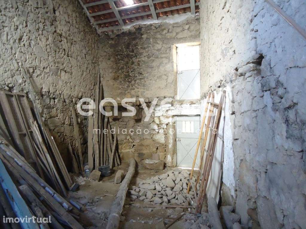 Moradia Tipologia T2 Unifamiliar inserida na vila de Alcains - Grande imagem: 3/27