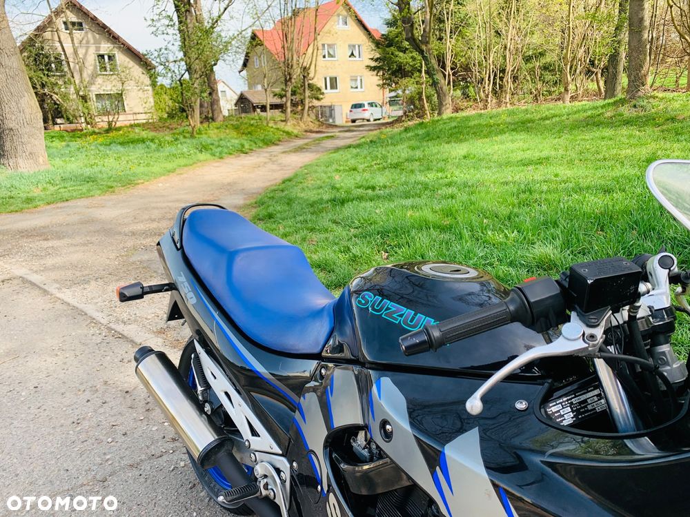 Suzuki GSX - 7