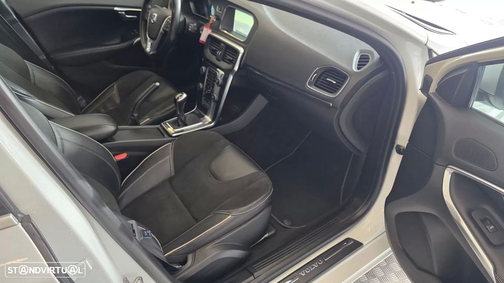 Volvo V40 2.0 D2 R-Design - 38