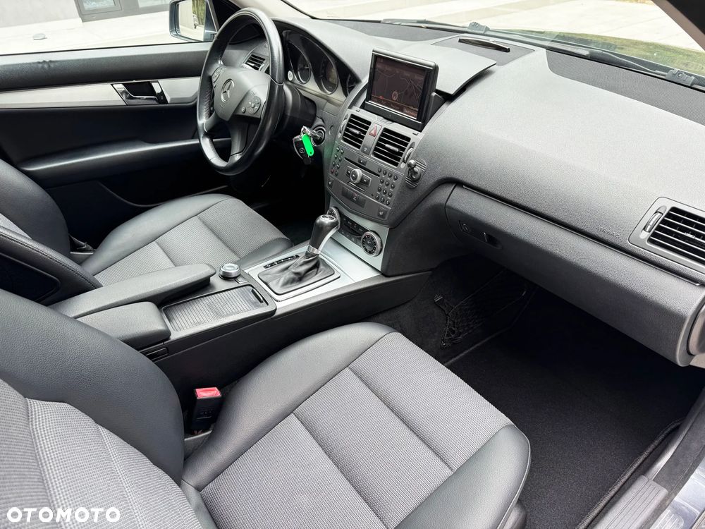 Mercedes-Benz Klasa C 250 CGI Automatik BlueEFFICIENCY Avantgarde - 38