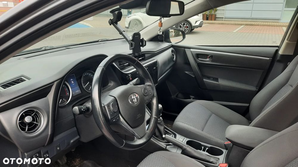 Toyota Corolla 1.6 Classic Plus - 16