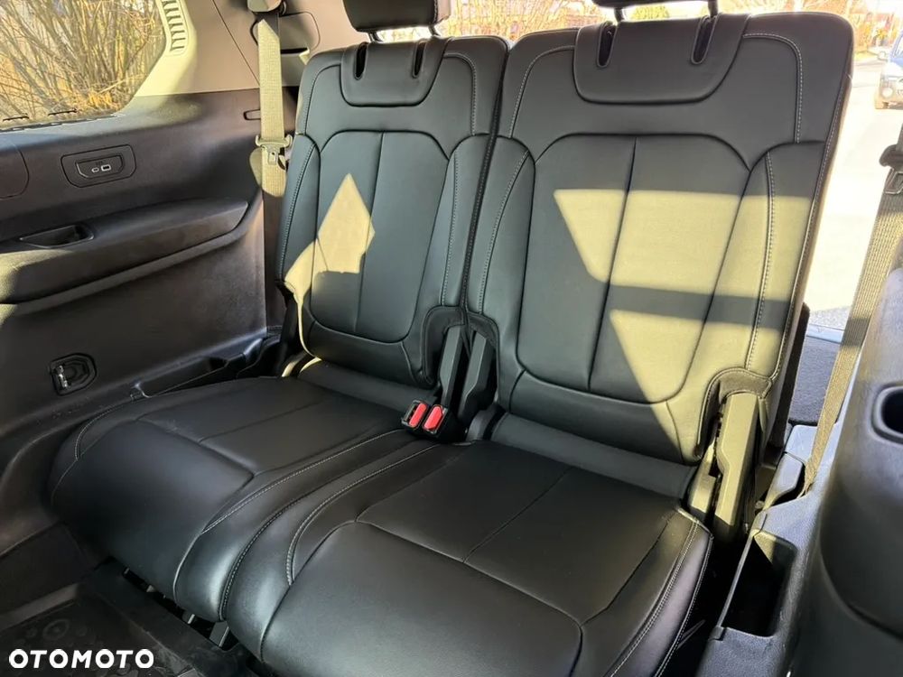 Jeep Grand Cherokee - 16