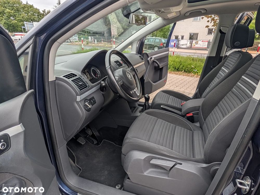 Volkswagen Touran - 16