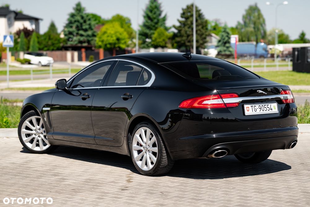 Jaguar XF 2.0 T Premium Luxury - 10