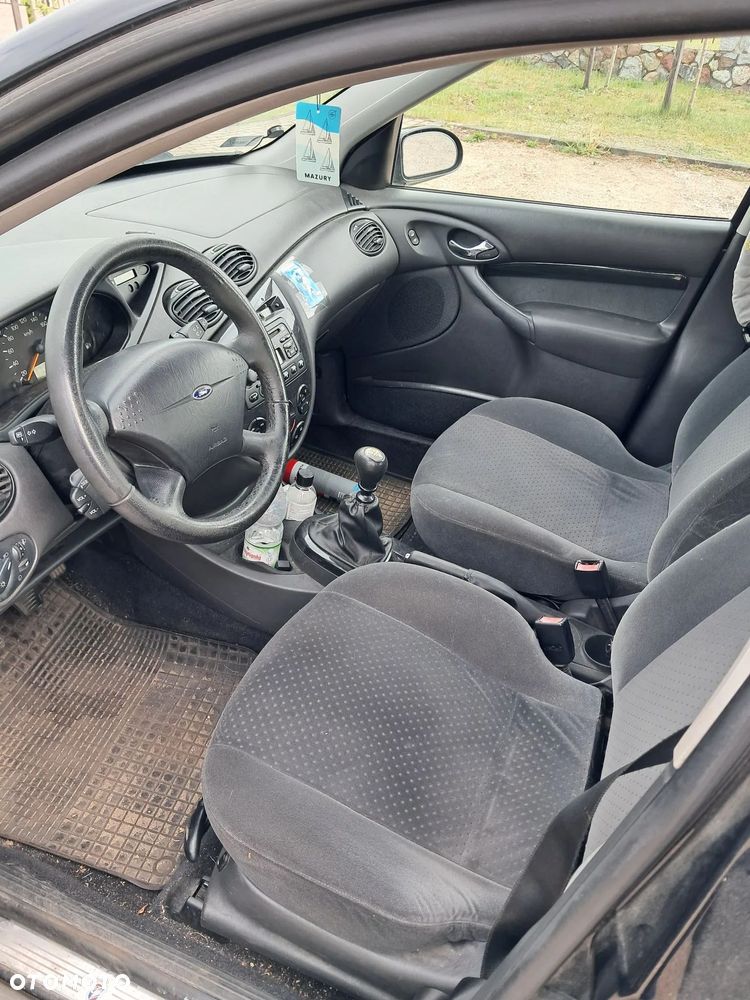 Ford Focus 1.8 TDDi Ghia - 9