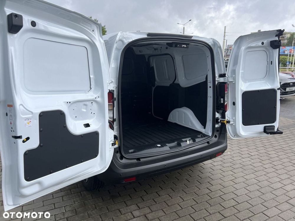 Ford Transit Courier - 21