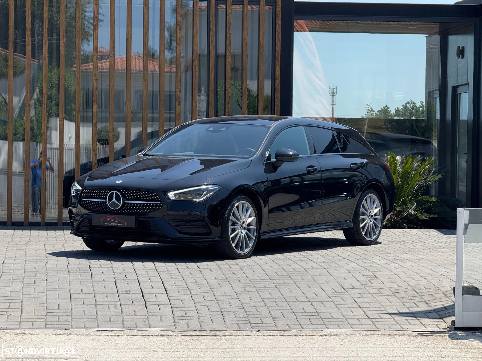 Mercedes-Benz CLA 250 e Shooting Brake AMG Line - 16