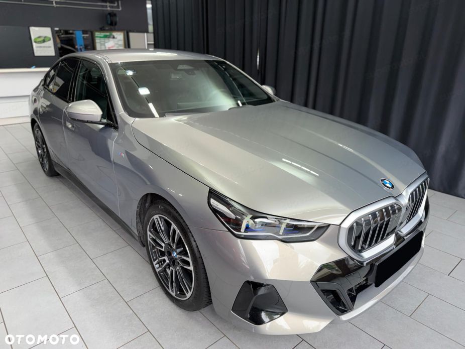 BMW Seria 5 520d xDrive mHEV M Sport - 8