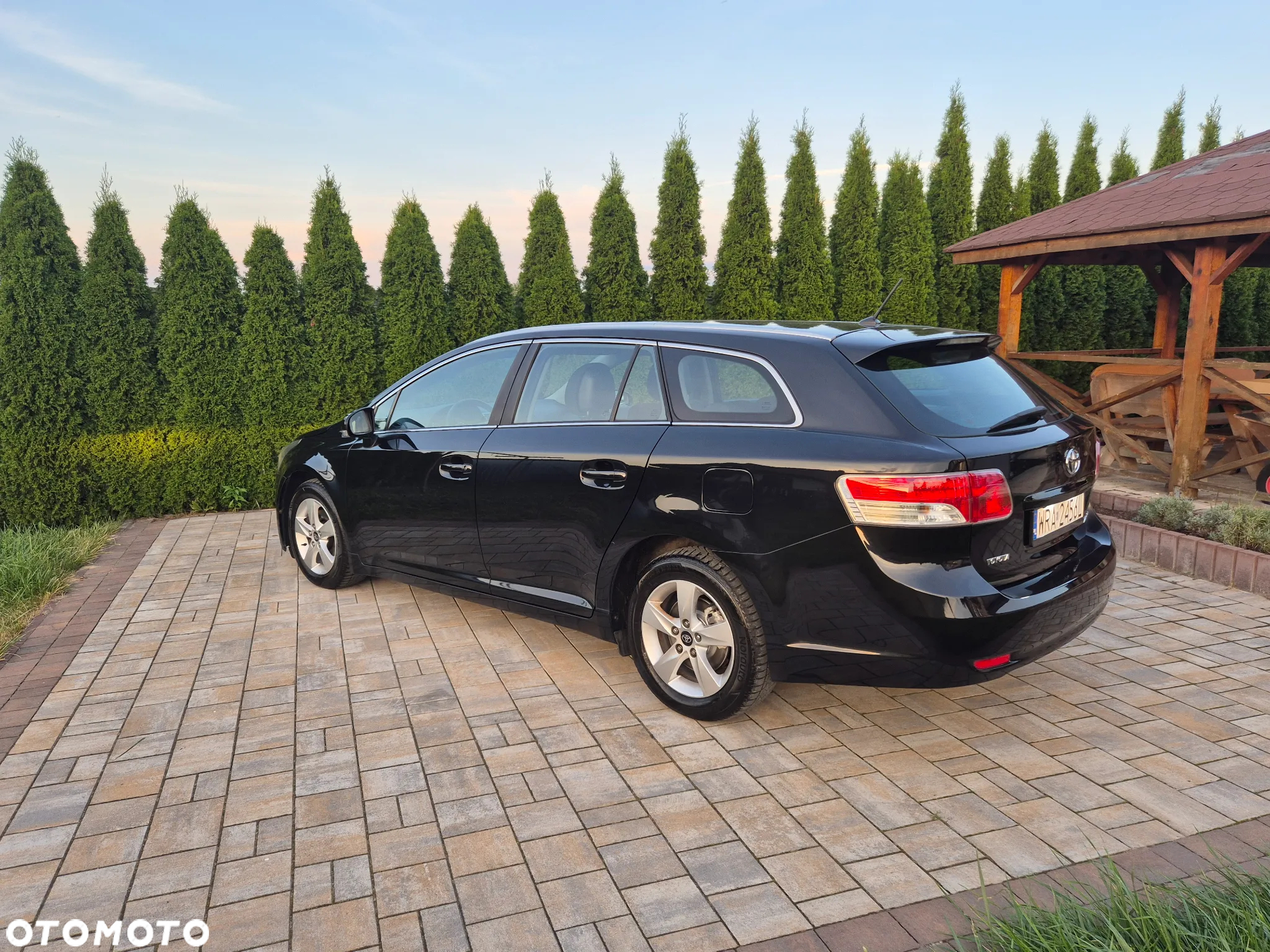 Toyota Avensis 1.8 Premium EU5 - 14