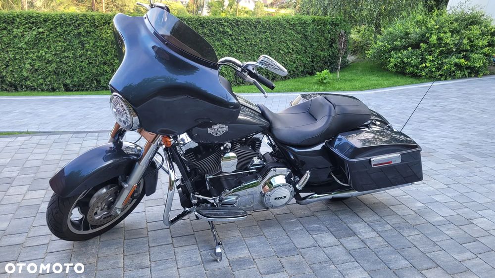 Harley-Davidson Touring Street Glide - 2