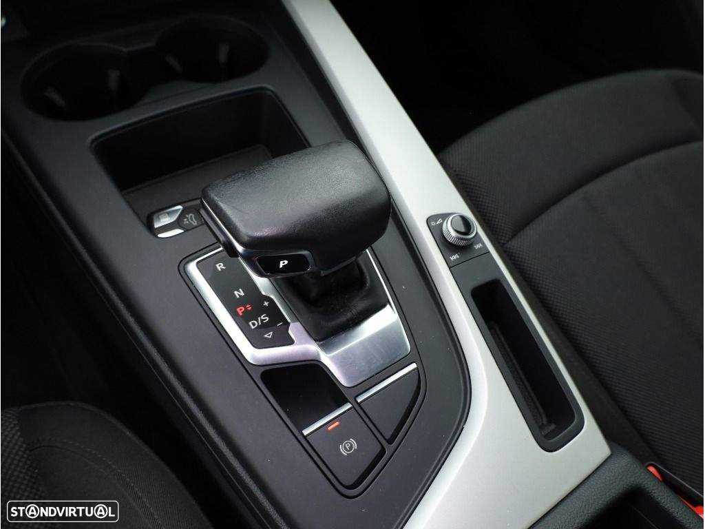 Audi A4 Avant 30 TDI Advanced S tronic - 31