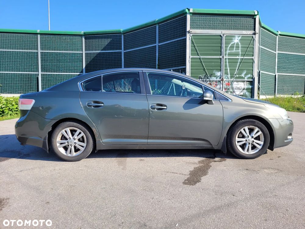 Toyota Avensis - 10