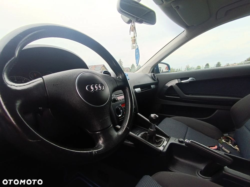 Audi A3 3-drzwiowe 1.6 Attraction - 16