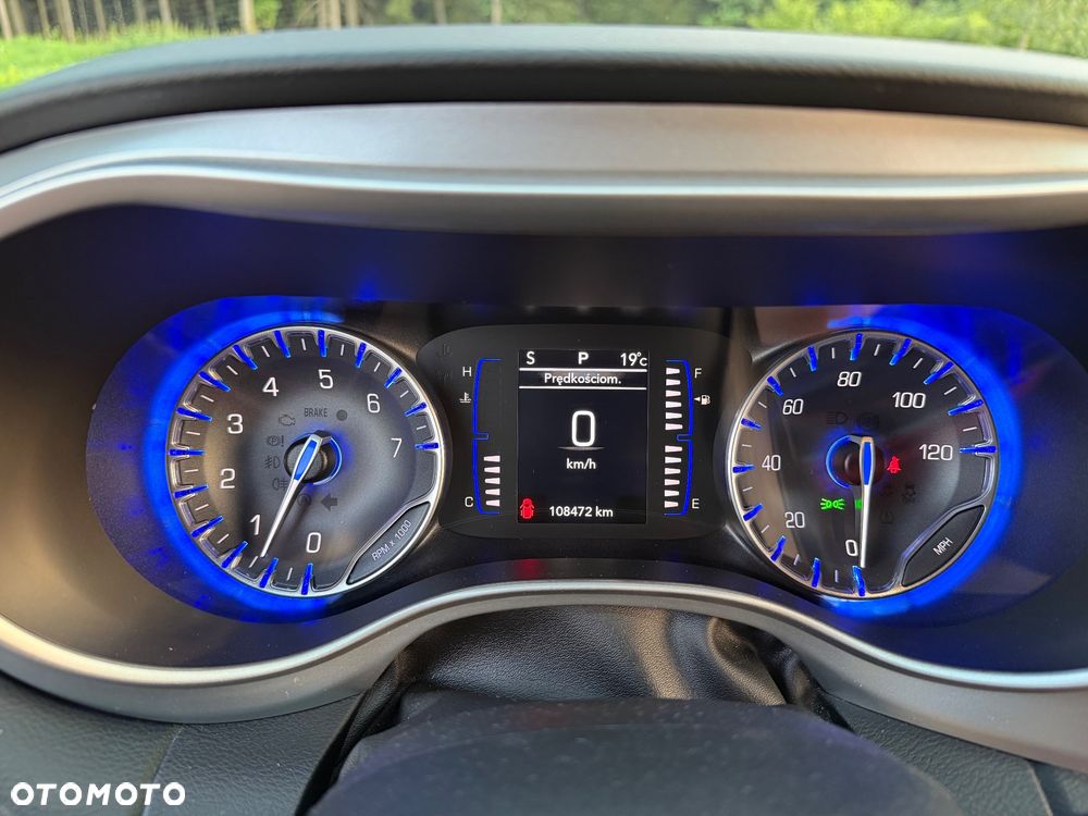 Chrysler Pacifica - 11