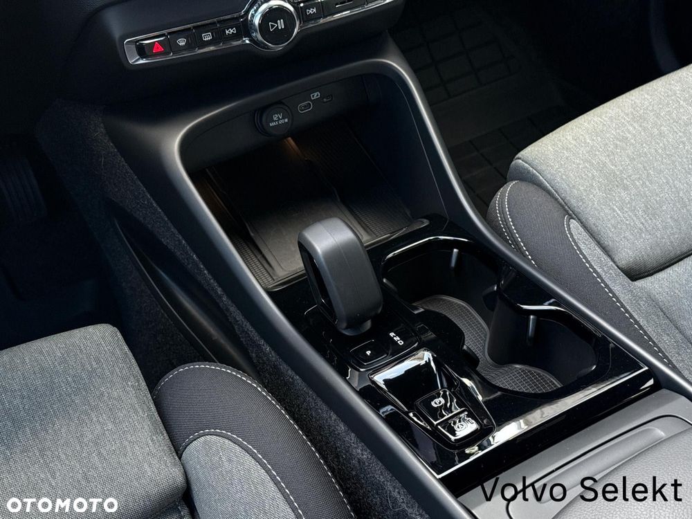 Volvo XC 40 B3 Plus Dark - 16