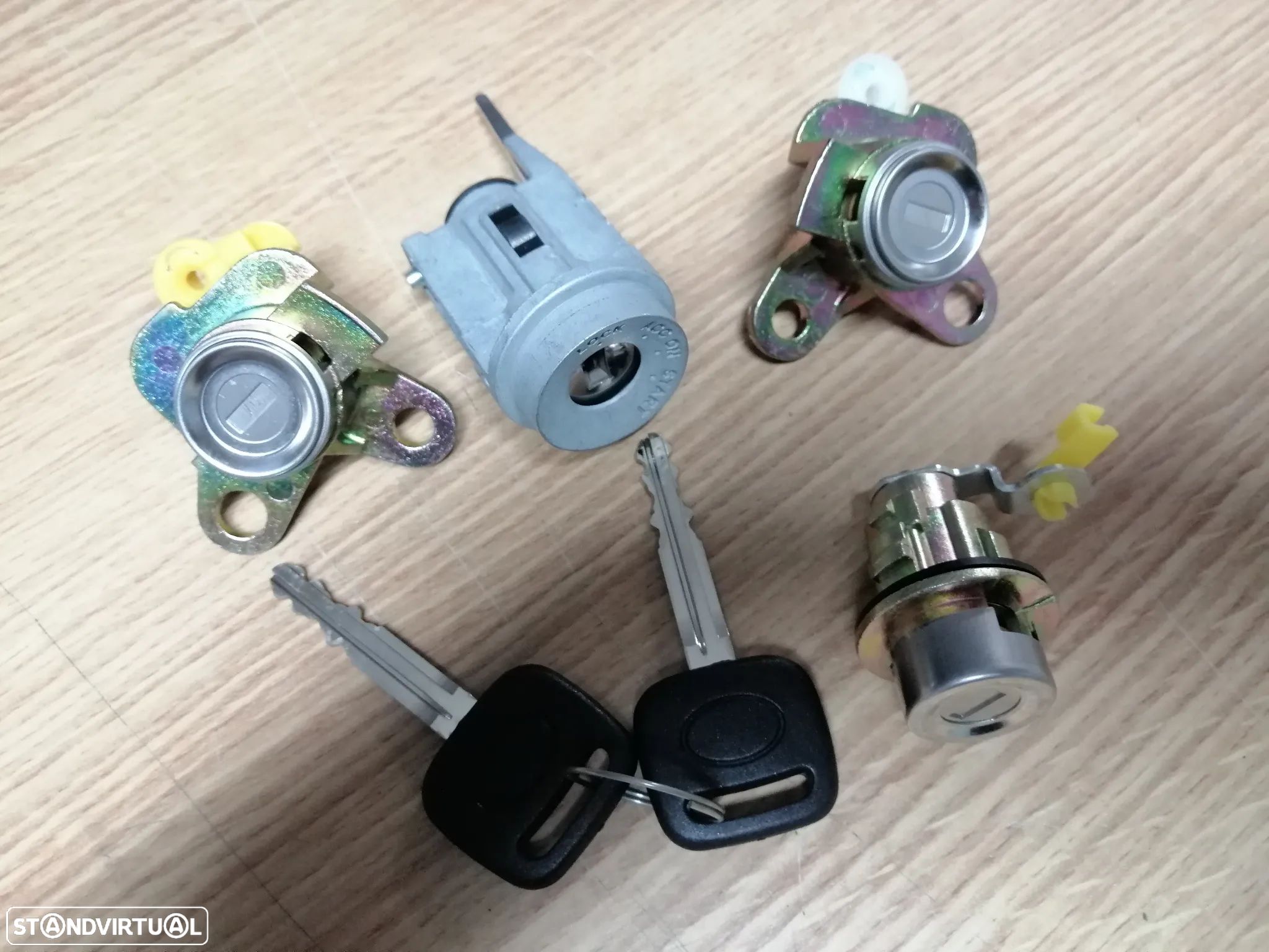 Jogo de canhões das portas e Ignição com chaves Toyota Corolla E11 E110 Sedan NOVO - 1