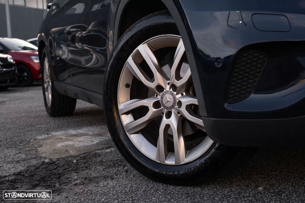 Mercedes-Benz GLA 200 - 4