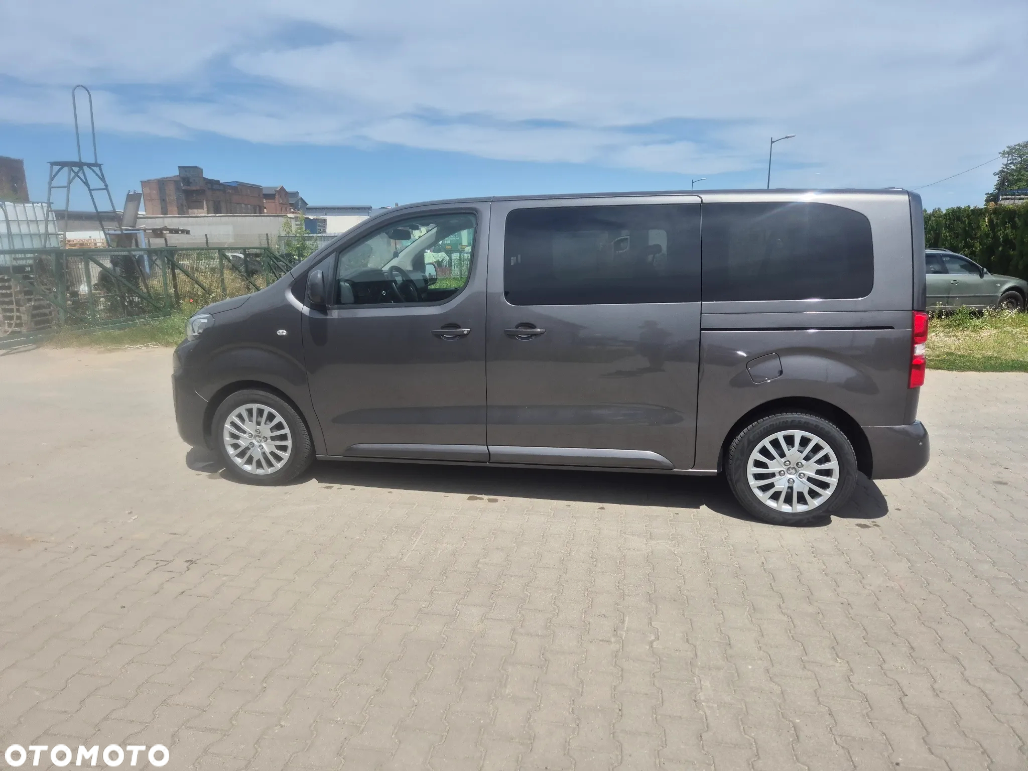 Peugeot Traveller - 7