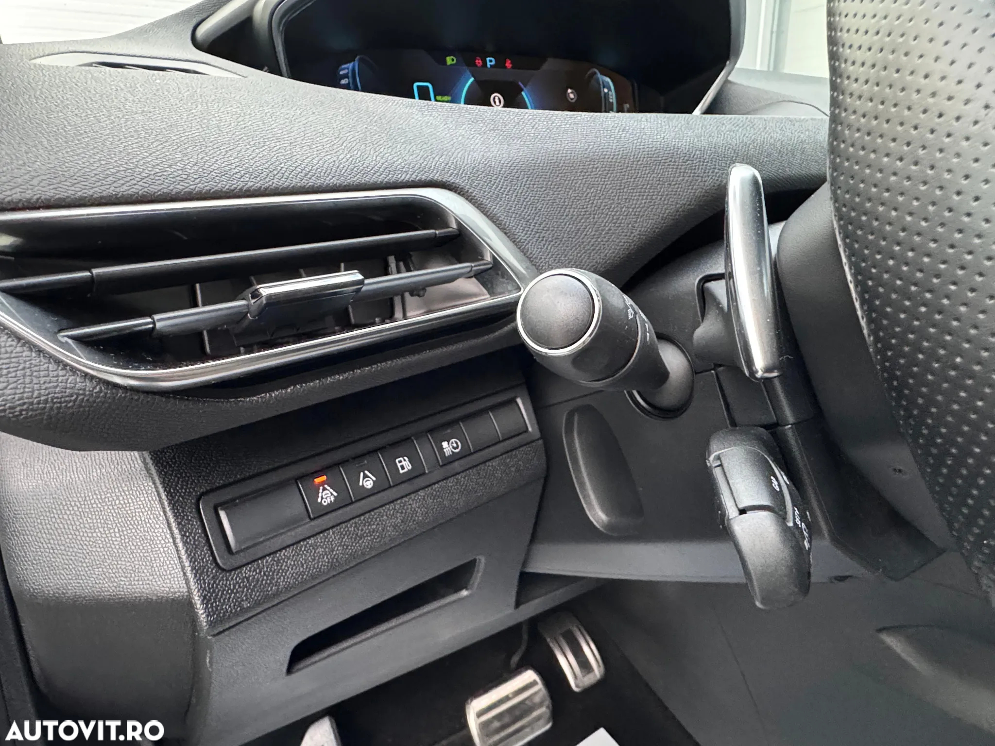 Peugeot 3008 Plug-In Hybrid 225 e-EAT8 GT - 8