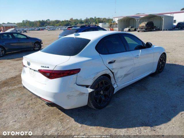 Alfa Romeo Giulia - 12