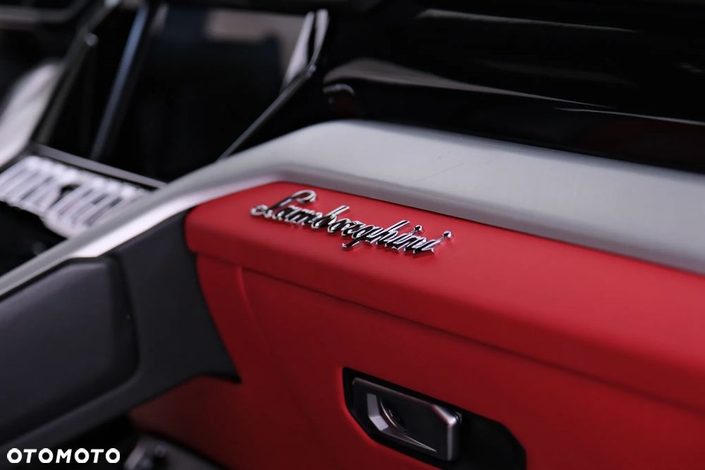 Lamborghini Urus - 32
