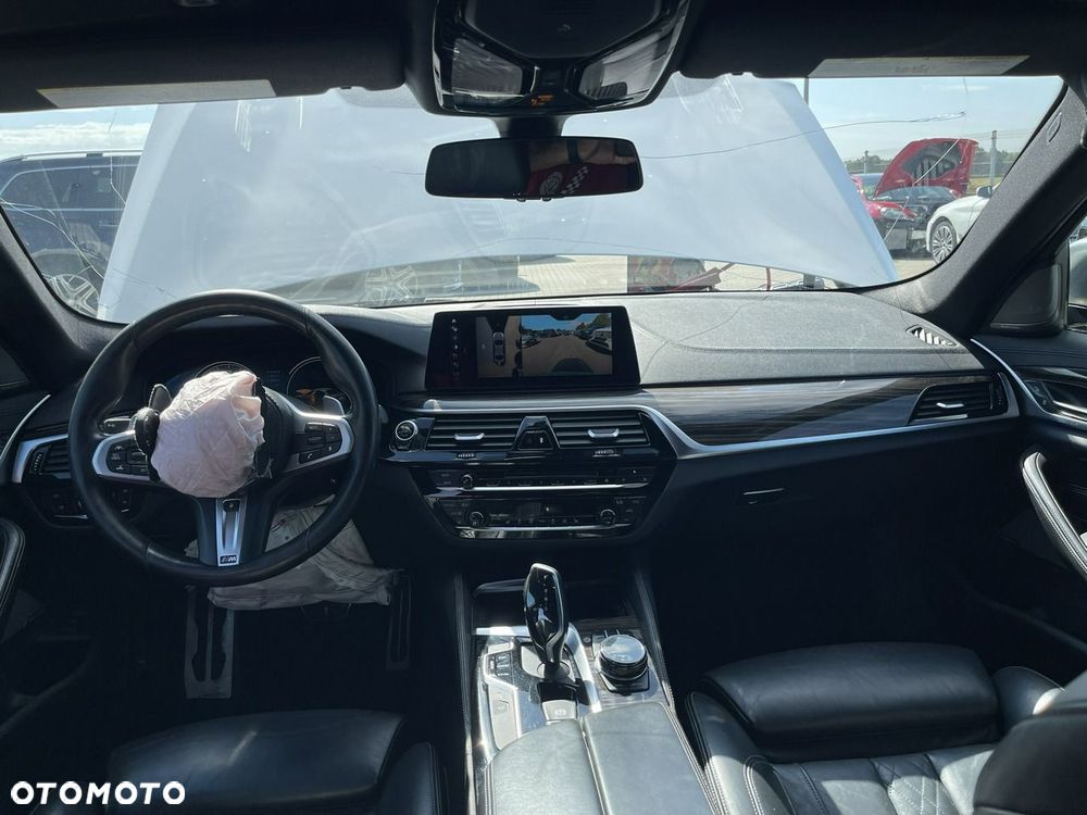 BMW Seria 5 M550i xDrive sport - 8