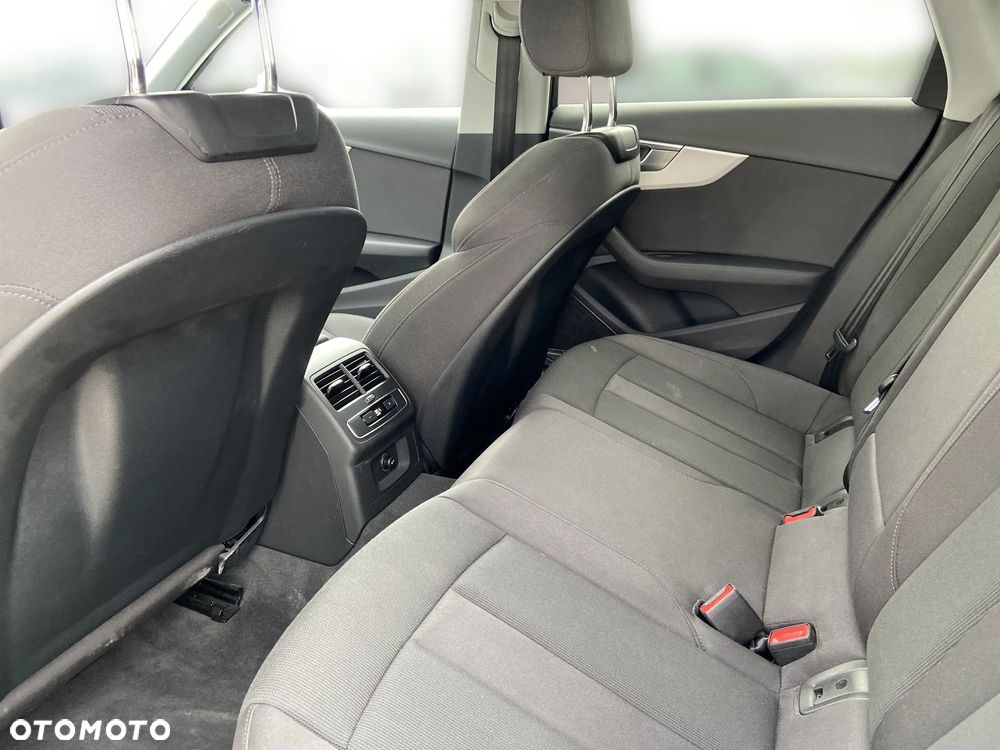 Audi A4 Limousine 40 TFSI mHEV Advanced S tronic - 12