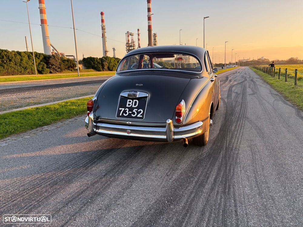 Daimler Double Six - 12