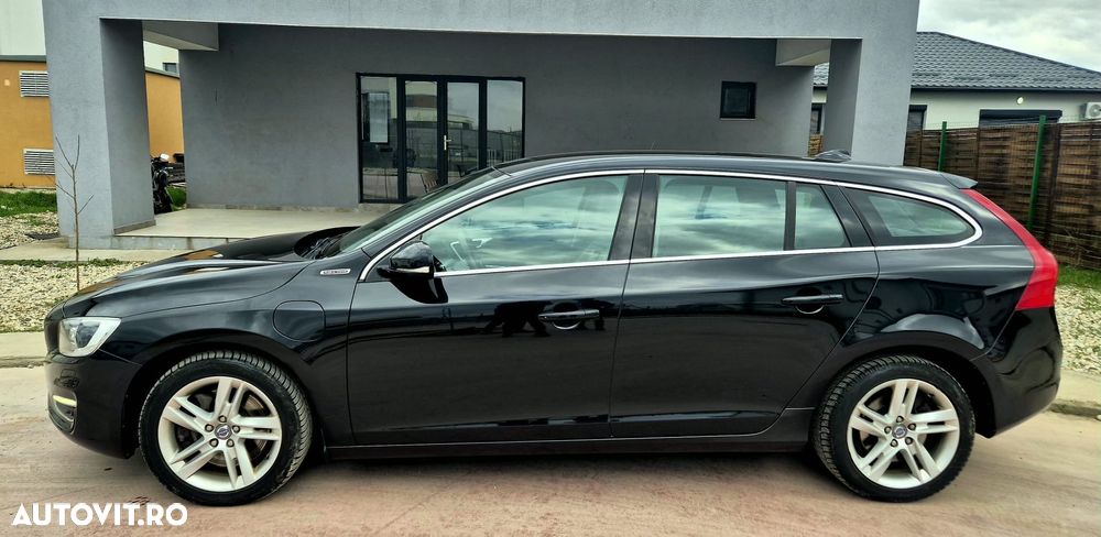 Volvo V60 D6 Plug-In-Hybrid AWD Geartronic Summum - 2