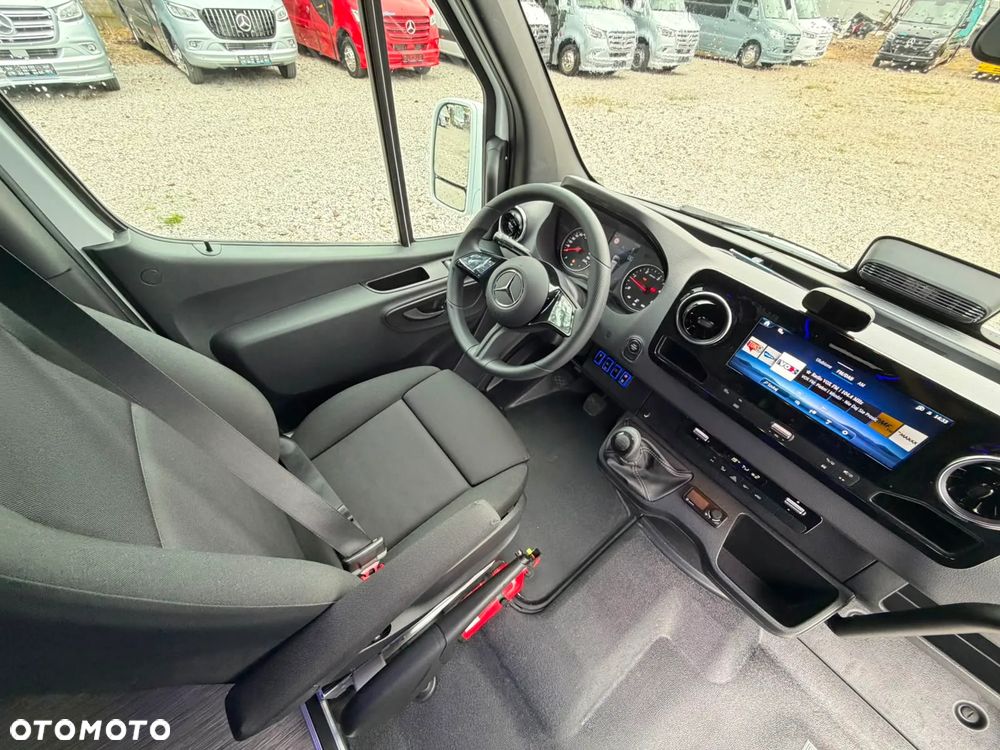 Mercedes-Benz Sprinter 517 - 13