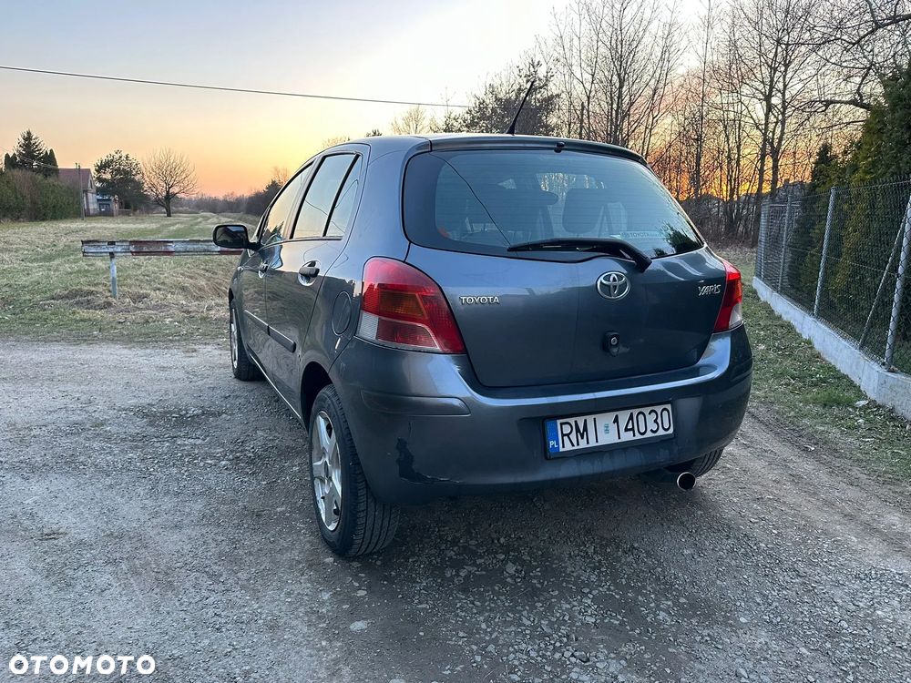 Toyota Yaris - 21