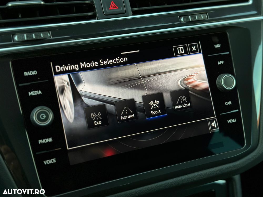 Volkswagen Tiguan 2.0 TDI SCR 4MOTION DSG Elegance - 25