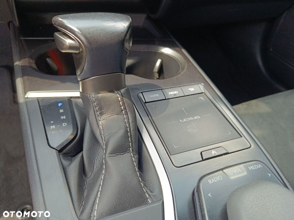 Lexus UX 200 GPF Business Edition 2WD - 19