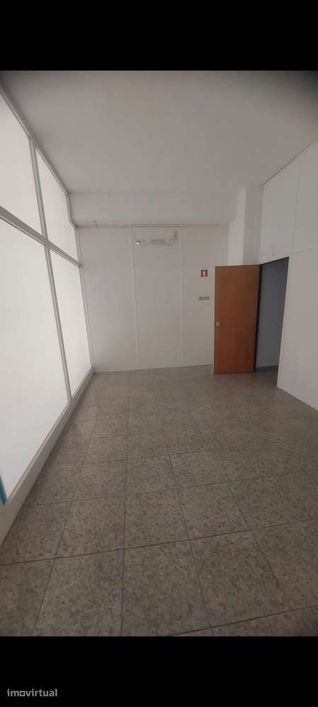 Imóvel comercial pronto a habitar em Santo Tirso - Grande imagem: 2/15