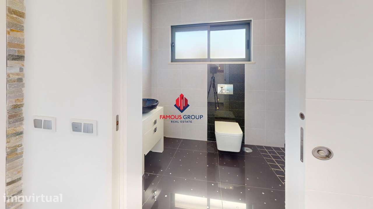 Moradia de Luxo T4 em Bela Vista – Parchal | A 3 Minutos das... - Grande imagem: 5/60