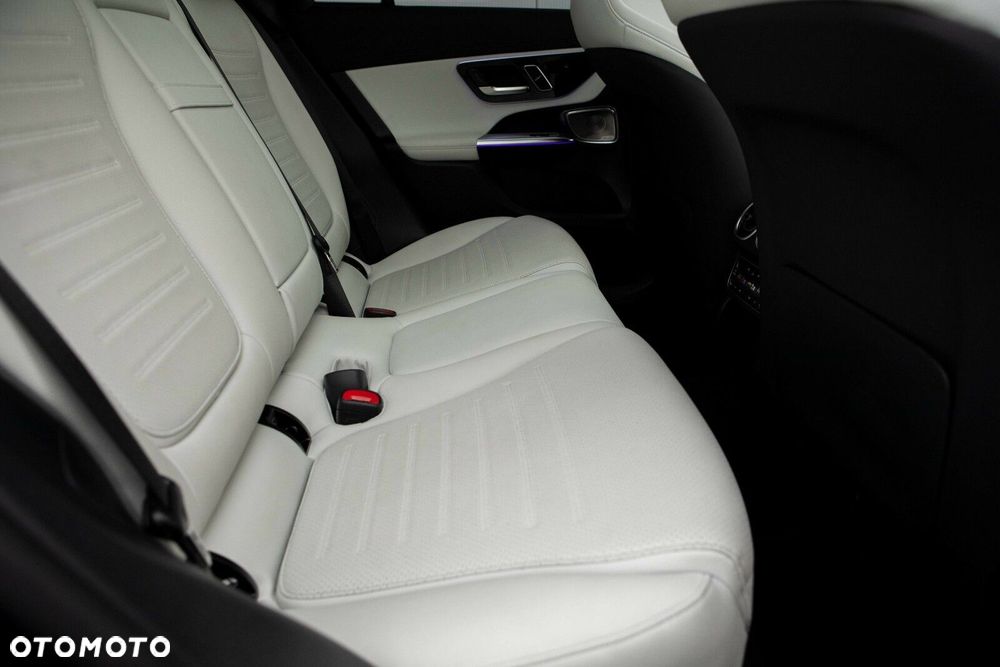 Mercedes-Benz GLC - 32