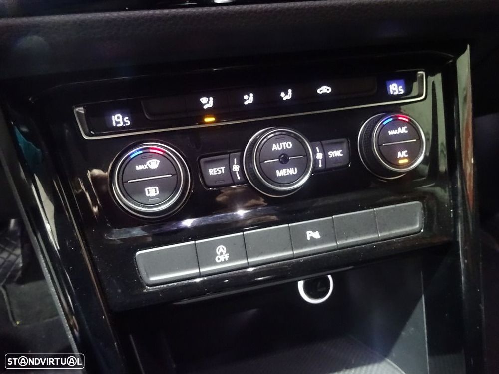 VW Touran 2.0 TDI Highline DSG - 28