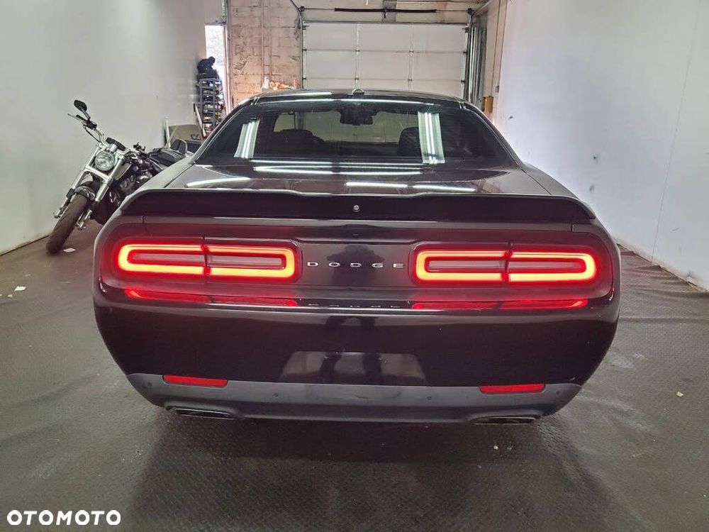 Dodge Challenger - 7