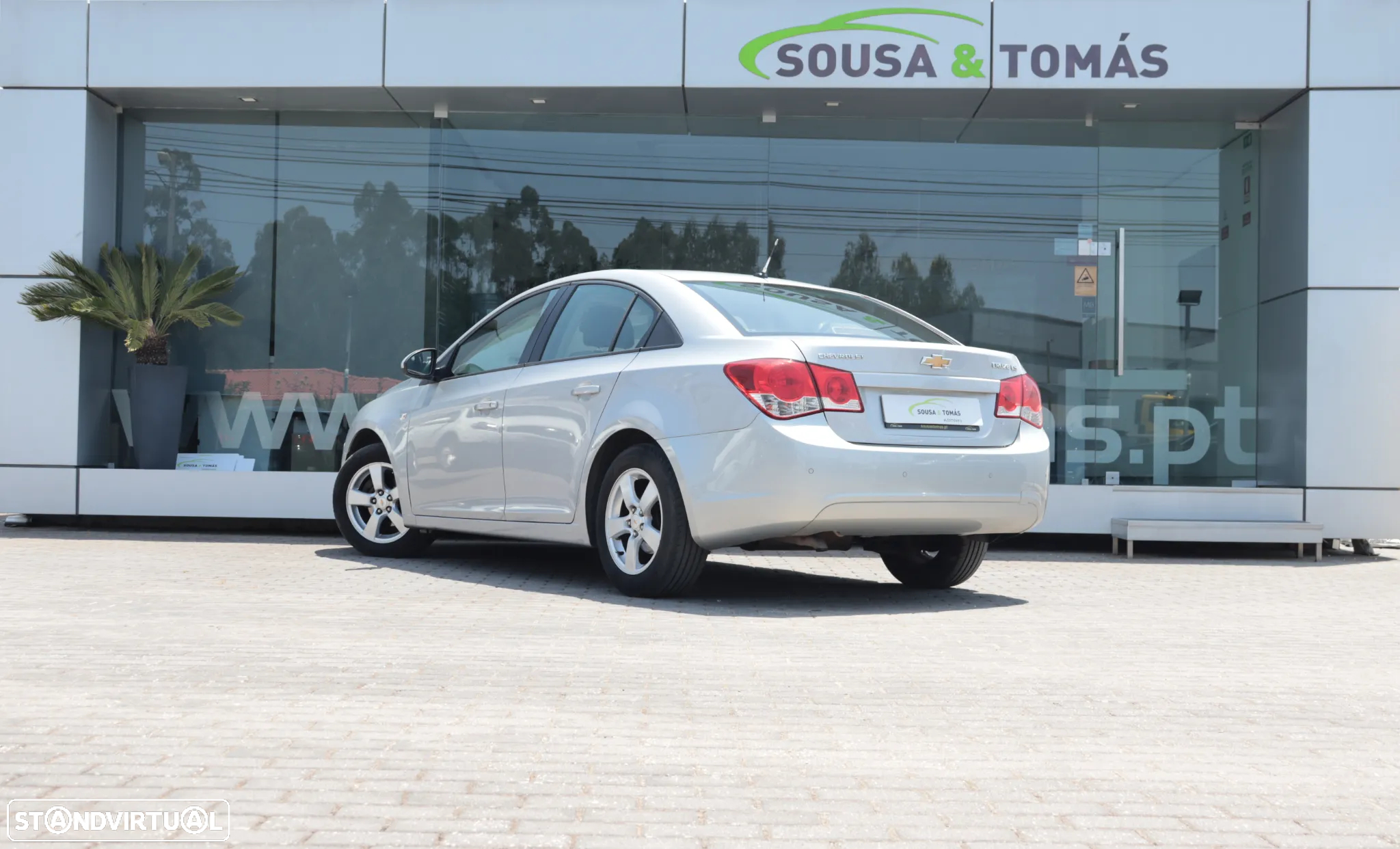 Chevrolet Cruze 1.6 LS - 3