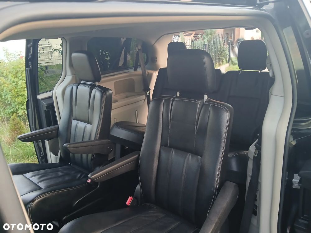 Chrysler Town & Country 3.6 Limited - 17
